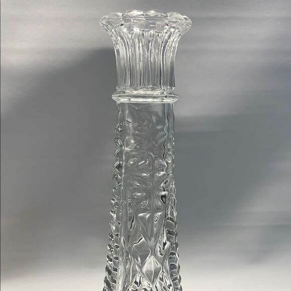 Vintage Crystal Accents Vase with Intricate Cut Glass Design - Picture 4 of 6